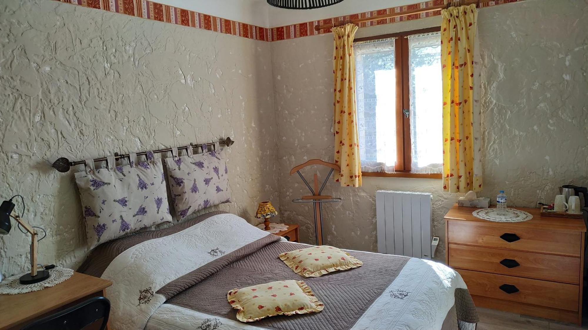 Bed and Breakfast La Pinede De Manon Баржоль Екстер'єр фото